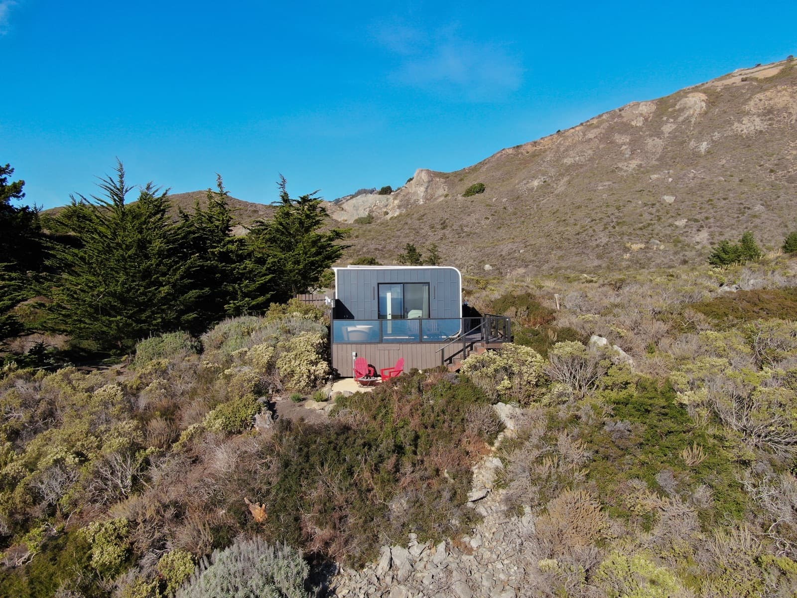 An Azure Printed Homes 3D-printed unit on a hillside in Big Sur