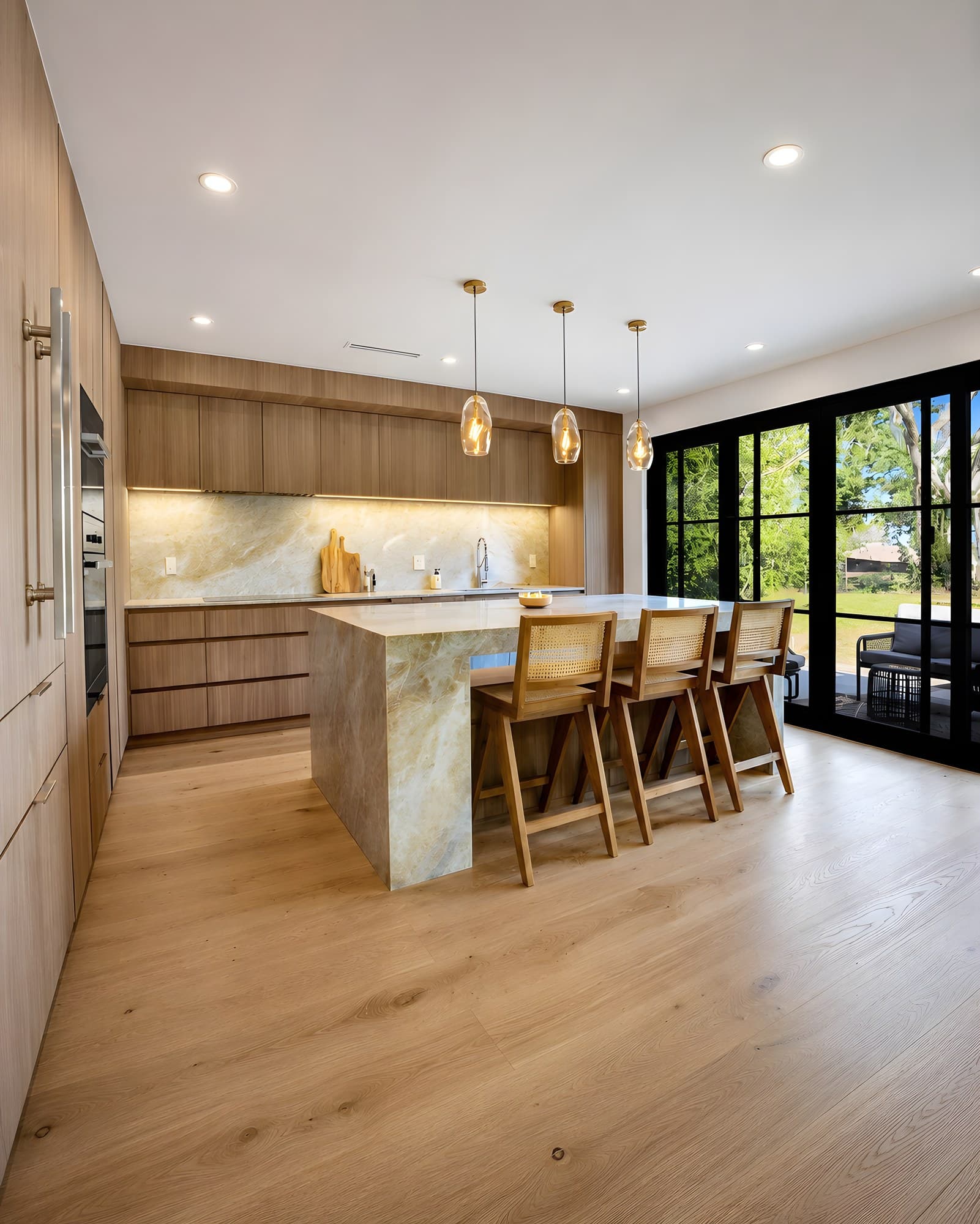 This kitchen is pure material drama, refined to the last detail
