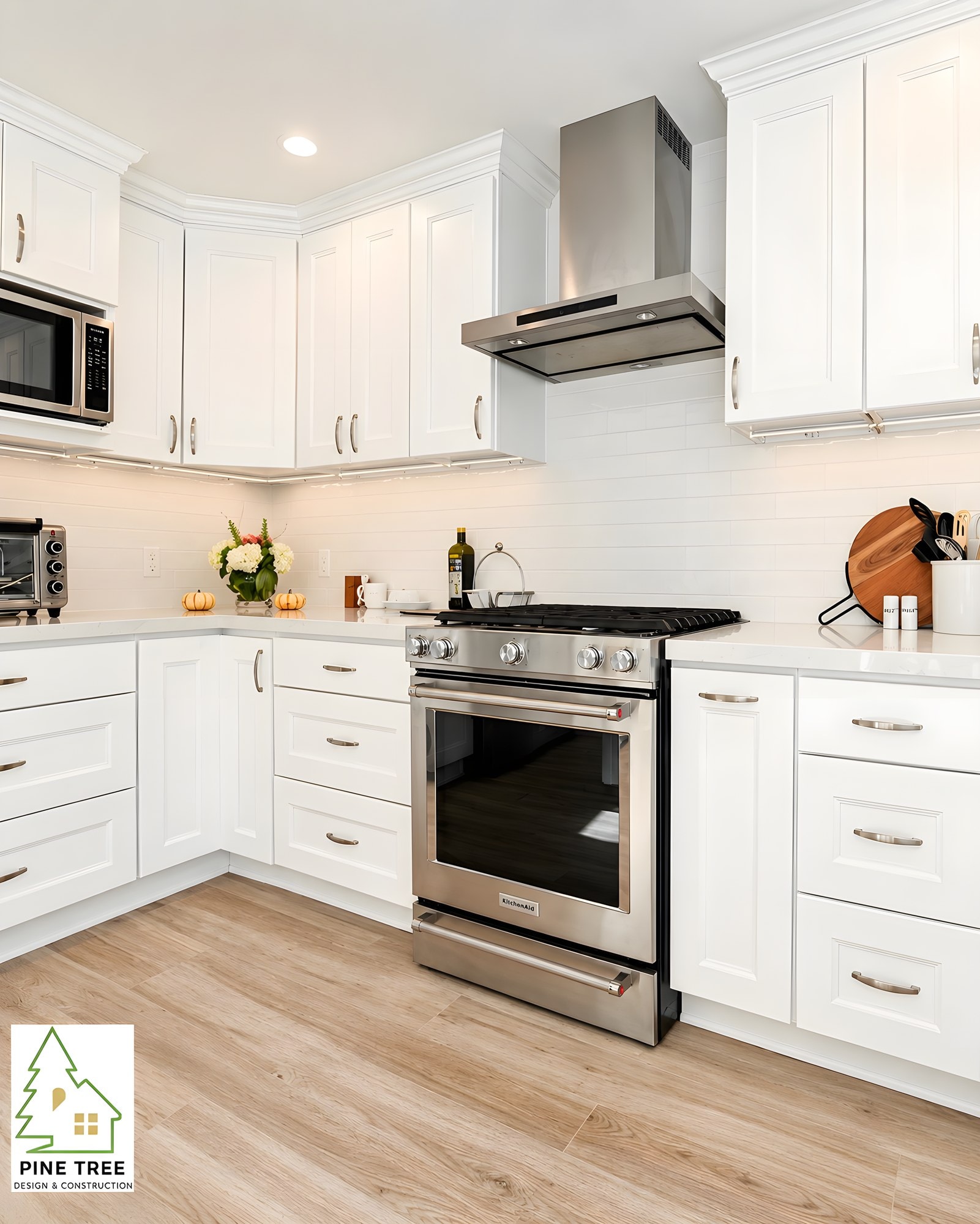 This kitchen proves brightness can still feel elevated — photo 2