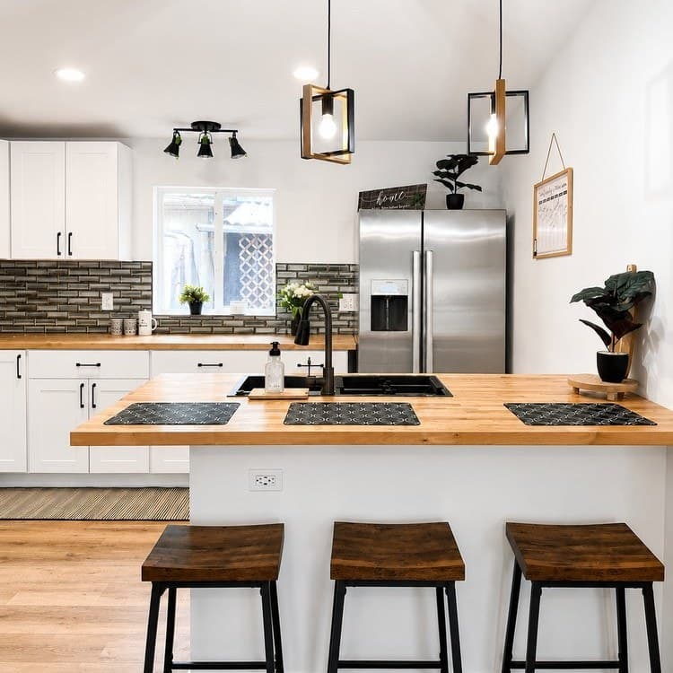 Bold contrast. Clean lines. Everyday function, elevated.